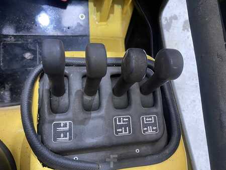 LPG Forklifts 2001  HOIST F9X (8)