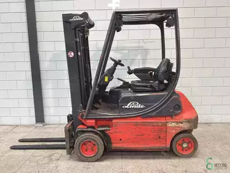 Eléctrico - 4 rodas 2001  Linde E18P (1)