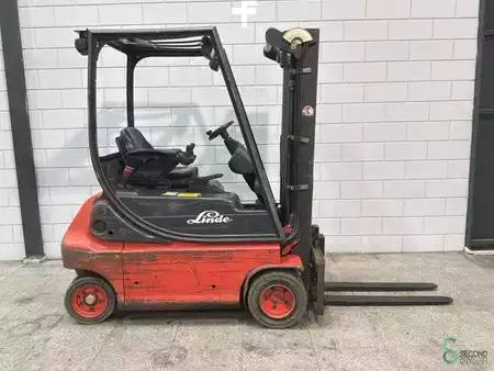 Eléctrico - 4 rodas 2001  Linde E18P (2)