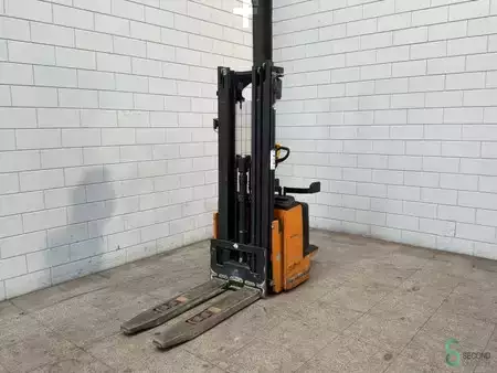 Stacker pedestre 2003  Still EGV-S14 (3)