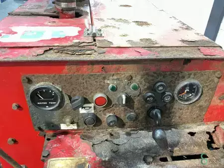 Chariots élévateurs diesel 2004  Moffett  (12)