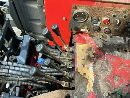 Chariots élévateurs diesel 2004  Moffett  (13)