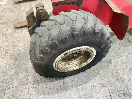 Chariots élévateurs diesel 2004  Moffett  (15)