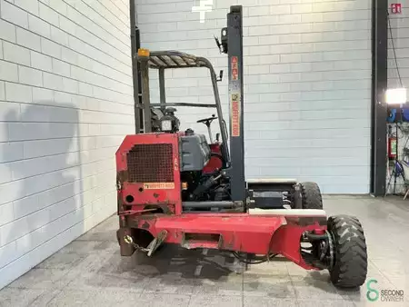 Chariots élévateurs diesel 2004  Moffett  (4)