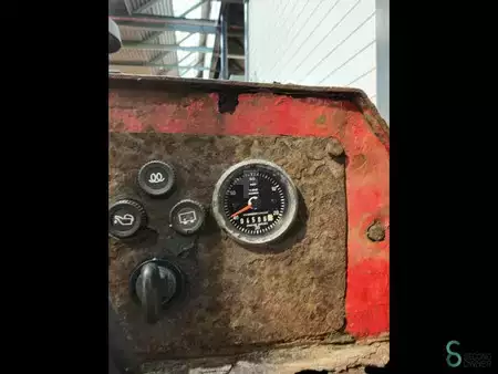 Chariots élévateurs diesel 2004  Moffett  (8)