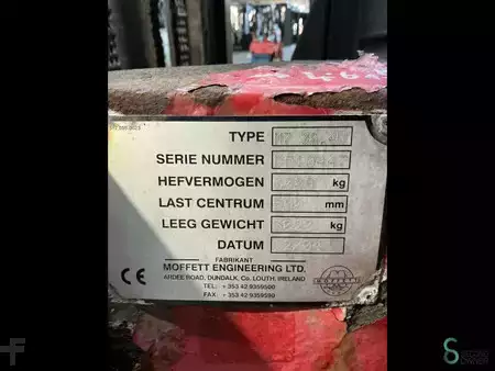 Chariots élévateurs diesel 2004  Moffett  (9)