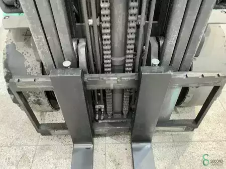 LPG heftrucks 2008  Mitsubishi FG30N (5)