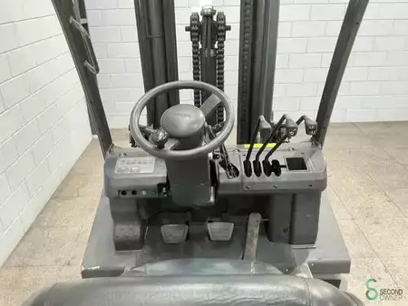 Treibgasstapler 2007  Nissan UGD 02 A 30 PQ (12)