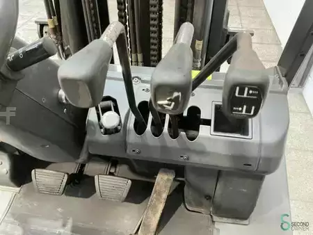 Treibgasstapler 2007  Nissan UGD 02 A 30 PQ (13)