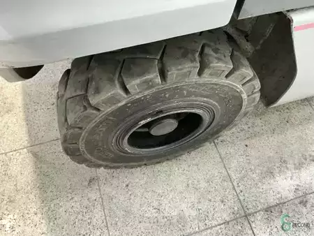 Treibgasstapler 2007  Nissan UGD 02 A 30 PQ (17)