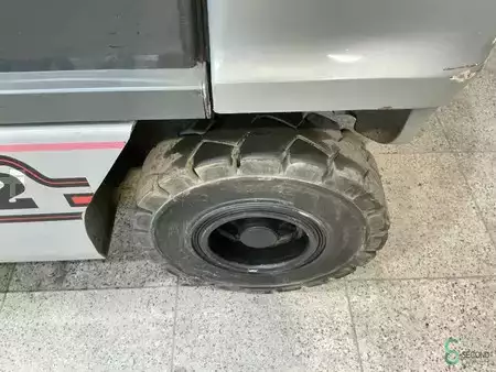 Treibgasstapler 2007  Nissan UGD 02 A 30 PQ (18)