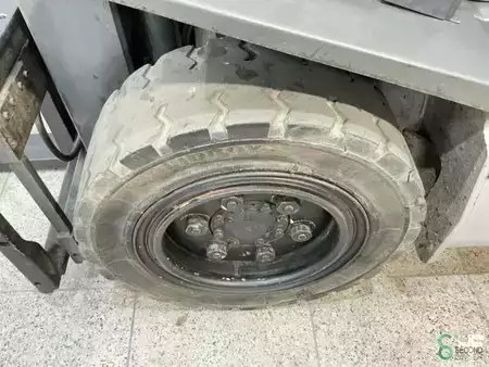 Treibgasstapler 2007  Nissan UGD 02 A 30 PQ (19)