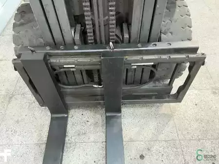 Treibgasstapler 2007  Nissan UGD 02 A 30 PQ (5)