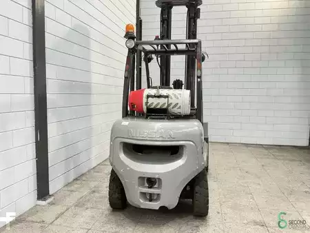 Treibgasstapler 2007  Nissan UGD 02 A 30 PQ (6)