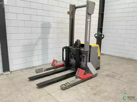 Wózek wysokiego podnoszenia 2017  Jungheinrich EJC B31 (4)