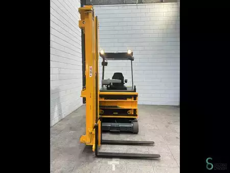 Recogepedido vertical 2005  Jungheinrich EFX 413 (2)