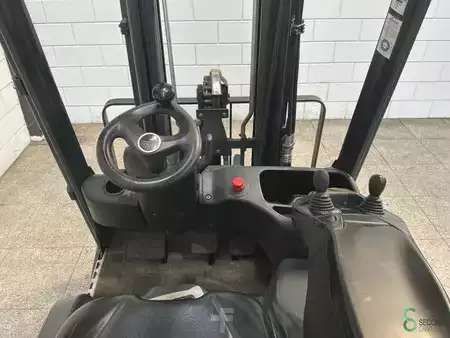 Chariots électriques à 4 roues 2018  Linde E12-02 (11)