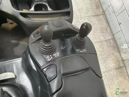 Chariots électriques à 4 roues 2018  Linde E12-02 (12)