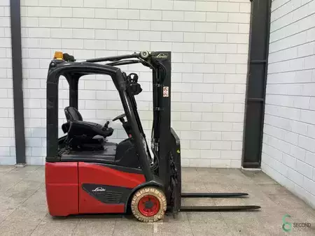 Chariots électriques à 4 roues 2018  Linde E12-02 (2)