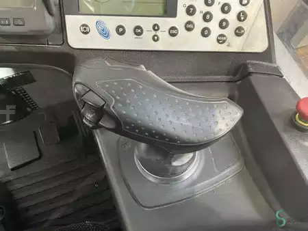 Chariots à mât rétractable 2019  Still FM-X17 (9)