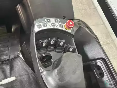 Chariots électriques à 4 roues 2018  Still RX60-25L (11)