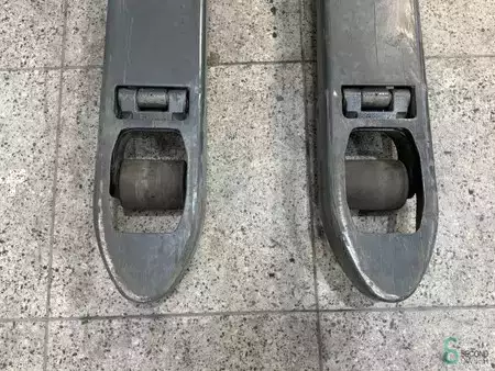 Porta-paletes elétrico 2018  Linde T20R (12)