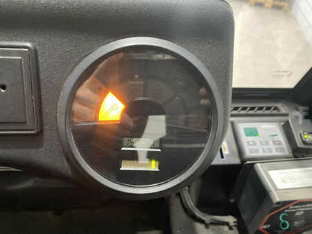 Eléctrico - 4 rodas 2008  Linde E25 E (9)