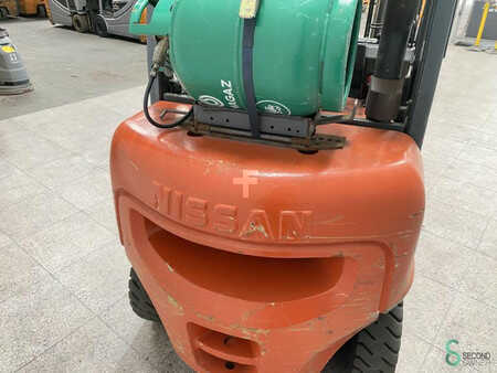 Empilhador a gás - Nissan  (4)