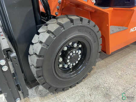 Elektro čtyřkolový VZV 2025  Noblelift CPD25-AF1H (24)