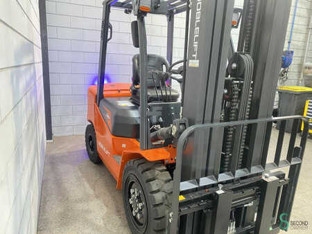 Elektro čtyřkolový VZV 2025  Noblelift CPD30-AF1S (4)