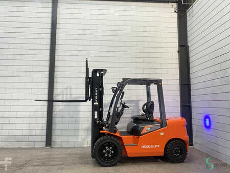 Elektro čtyřkolový VZV 2025  Noblelift CPD30-AF1S (9)