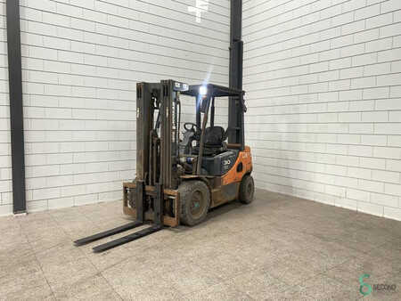 Empilhador diesel 2010  Doosan D30S-5 5 (D) (1)