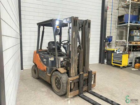 Empilhador diesel 2010  Doosan D30S-5 5 (D) (2)