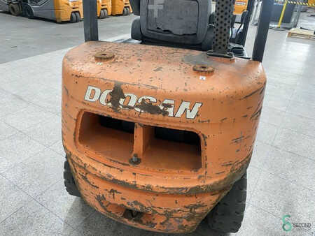 Empilhador diesel 2010  Doosan D30S-5 5 (D) (4)