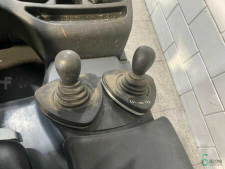 Elektro čtyřkolový VZV 2012  Linde E 15 (12)