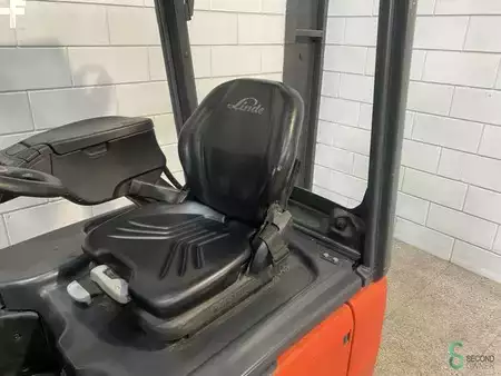 Elektryczne 4-kołowe 2019  Linde E 15 (10)