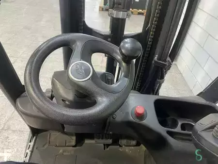 Elektryczne 4-kołowe 2019  Linde E 15 (11)
