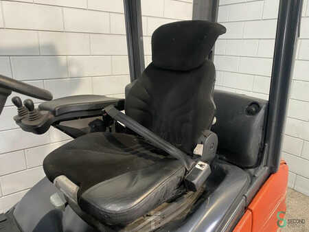 Empilhador a gás 2008  Linde H20T (10)