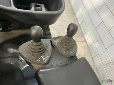 Empilhador a gás 2008  Linde H20T (11)