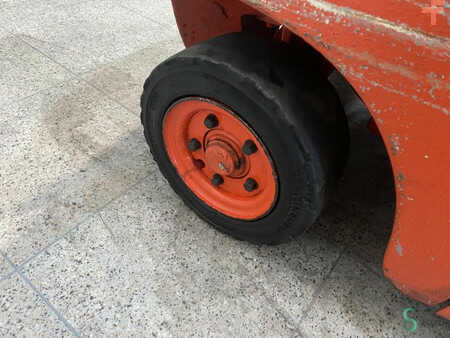 Empilhador a gás 2008  Linde H20T (19)