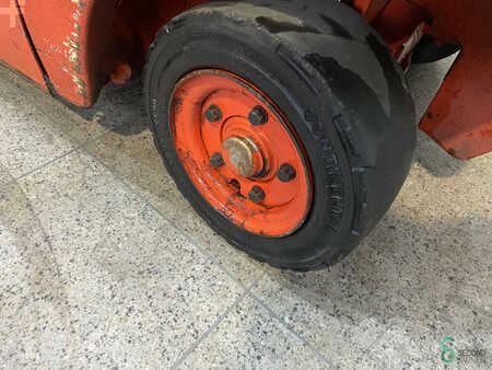 Empilhador a gás 2008  Linde H20T (20)