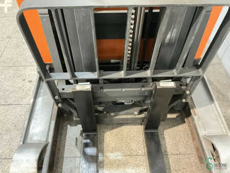 Reach Trucks 2019  Still FM-X14 (5)