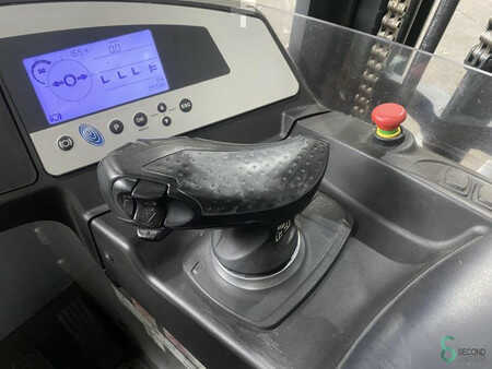 Chariots à mât rétractable 2018  Still FM-X10 (13)