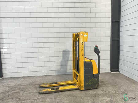 Hochhubwagen 2013  Jungheinrich EJC 112 (1)