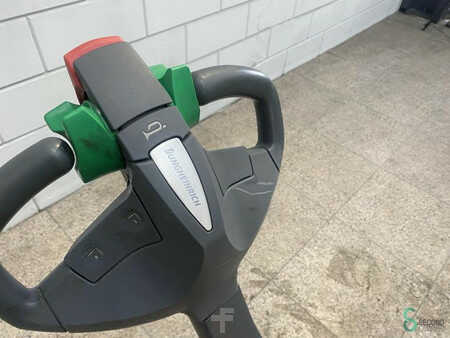 Hochhubwagen 2013  Jungheinrich EJC 112 (8)