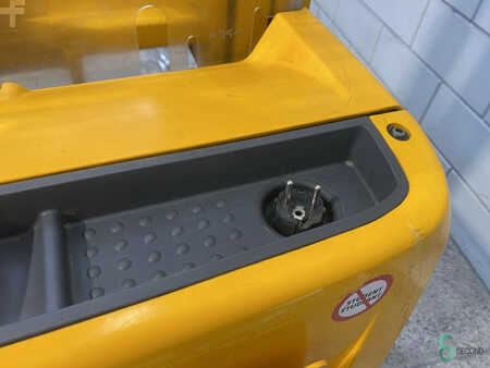 Hochhubwagen 2013  Jungheinrich EJC 112 (9)