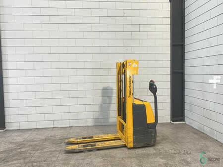 Hochhubwagen 2013  Jungheinrich EJC 112 (1)