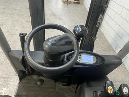 Chariots électriques à 4 roues 2018  Still RX50-13 (11)