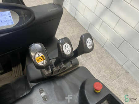 Chariots électriques à 4 roues 2018  Still RX50-13 (12)