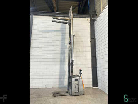 Stacker pedestre 2019  Still EXV14 (7)